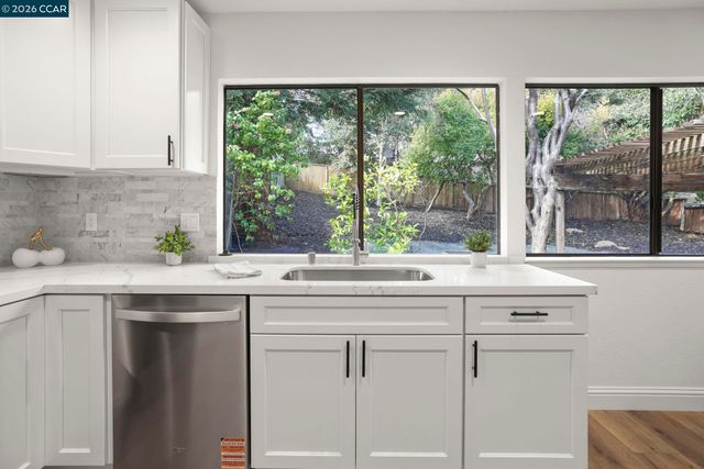 2185 Greenridge Dr, Richmond, CA 94803