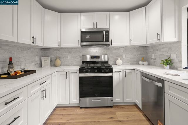 2185 Greenridge Dr, Richmond, CA 94803