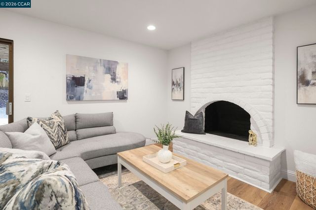 2185 Greenridge Dr, Richmond, CA 94803