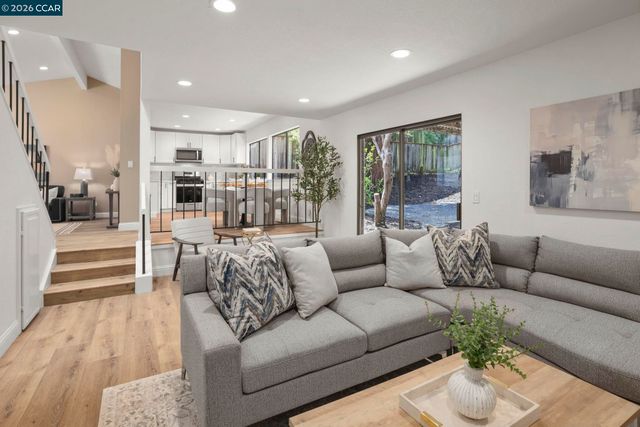 2185 Greenridge Dr, Richmond, CA 94803