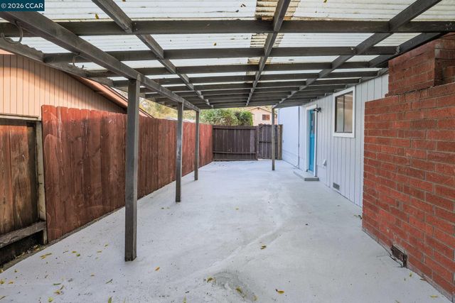 2185 Greenridge Dr, Richmond, CA 94803