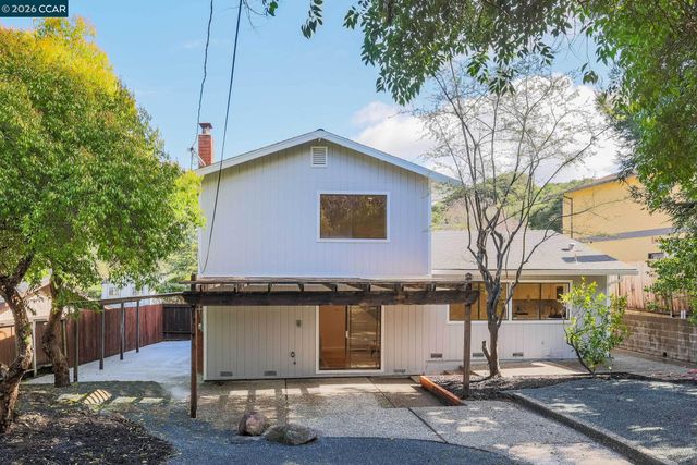 2185 Greenridge Dr, Richmond, CA 94803