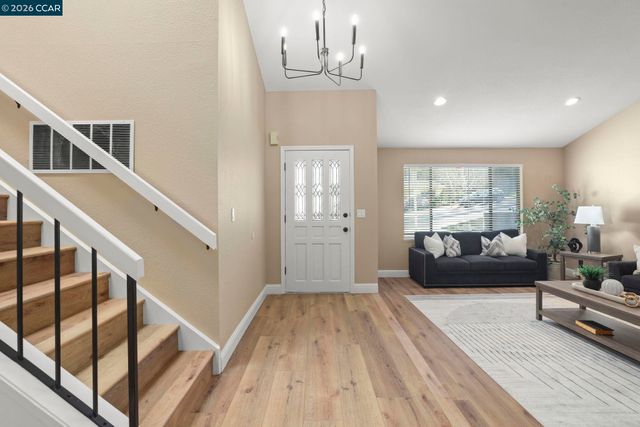 2185 Greenridge Dr, Richmond, CA 94803