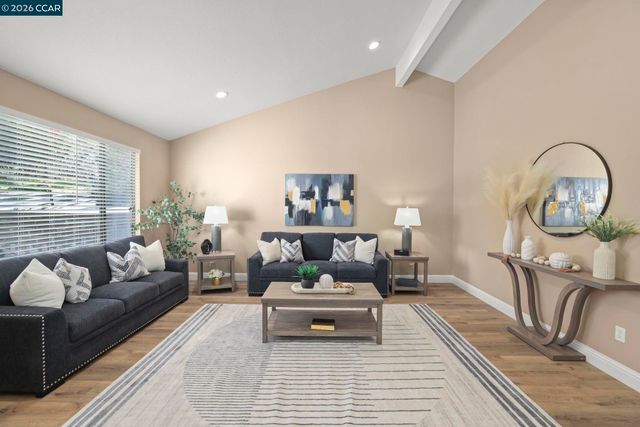 2185 Greenridge Dr, Richmond, CA 94803