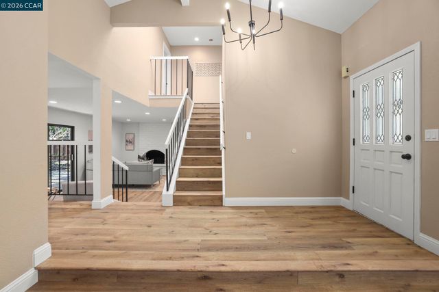 2185 Greenridge Dr, Richmond, CA 94803