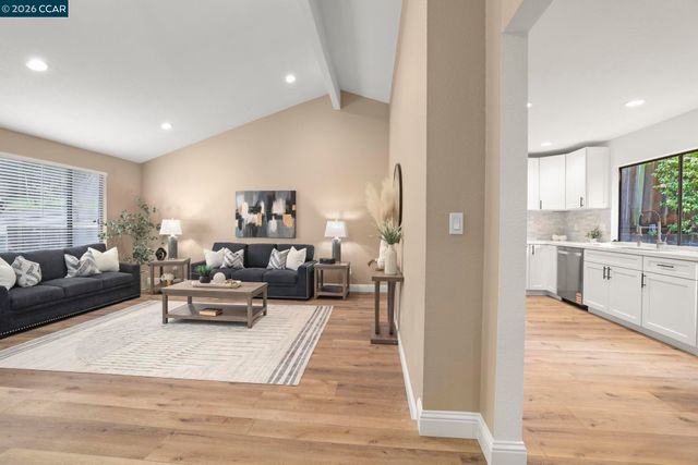 2185 Greenridge Dr, Richmond, CA 94803