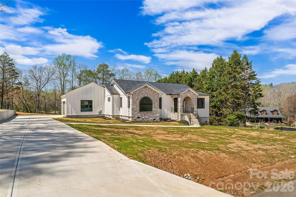 2714 Sides Avenue, Connelly Springs, NC 28612