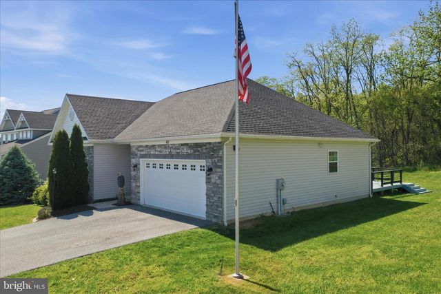 457 AMBASSADOR PL, Chambersburg, PA 17202