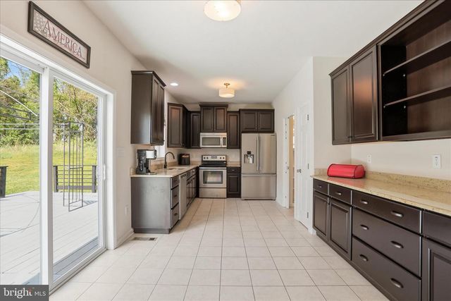 457 AMBASSADOR PL, Chambersburg, PA 17202