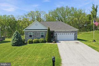 457 AMBASSADOR PL, Chambersburg, PA 17202