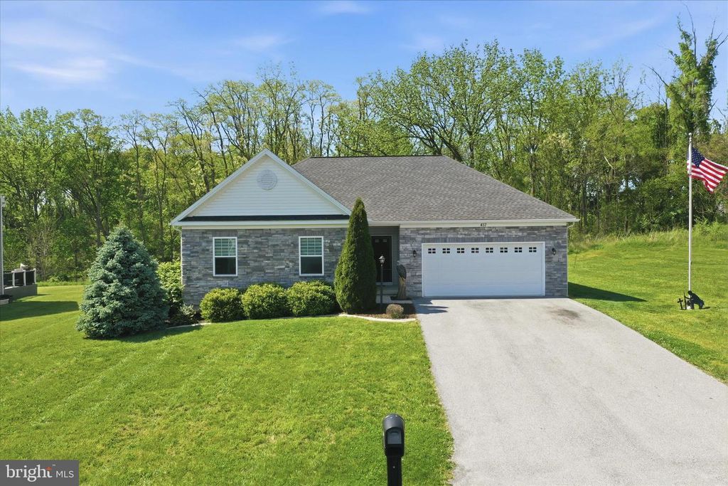 457 AMBASSADOR PL, Chambersburg, PA 17202