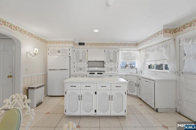 14 Elmwood Terrace, Elmwood Park, NJ 07407