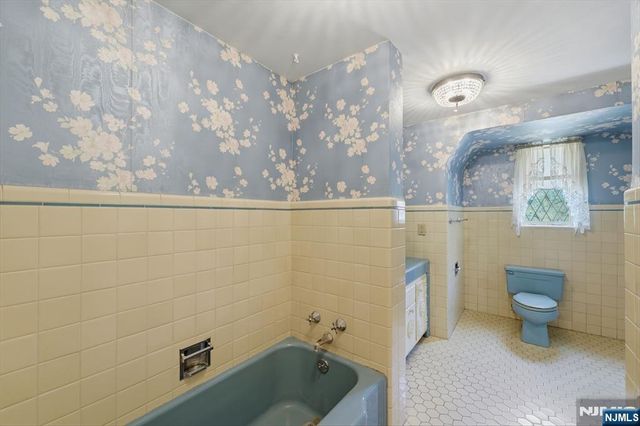 14 Elmwood Terrace, Elmwood Park, NJ 07407