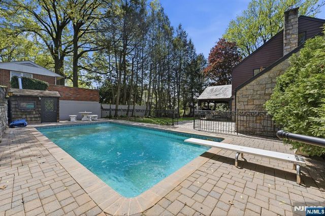 14 Elmwood Terrace, Elmwood Park, NJ 07407