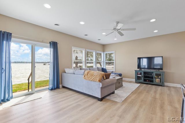 10950 W Ferndale Drive, Manitou Beach, MI 49253