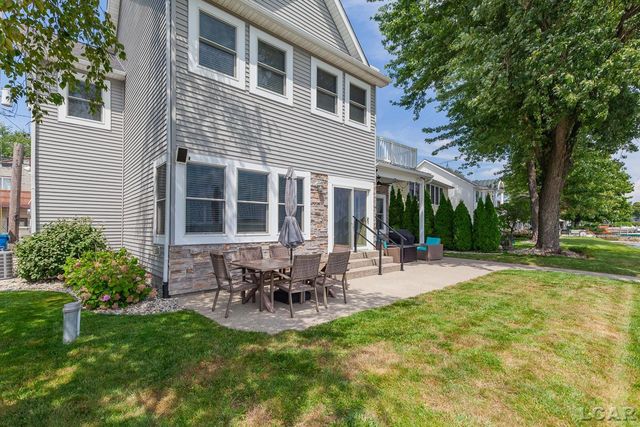 10950 W Ferndale Drive, Manitou Beach, MI 49253