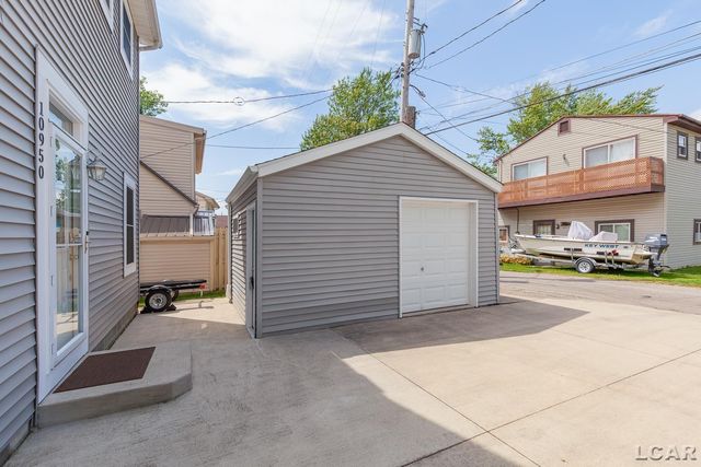 10950 W Ferndale Drive, Manitou Beach, MI 49253