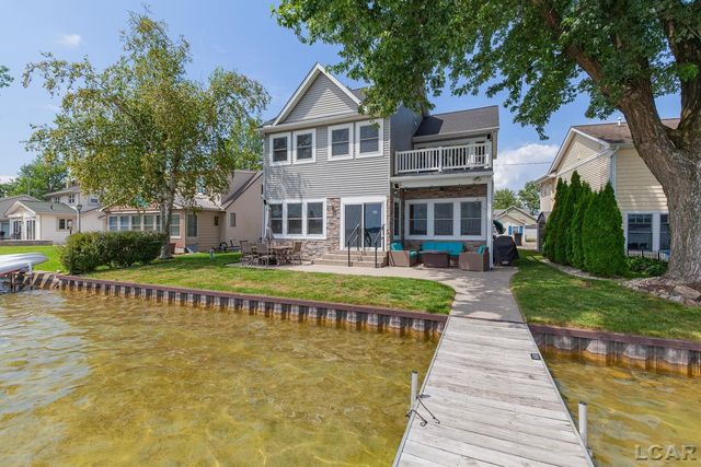 10950 W Ferndale Drive, Manitou Beach, MI 49253