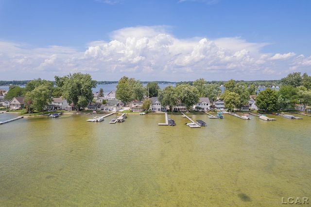 10950 W Ferndale Drive, Manitou Beach, MI 49253