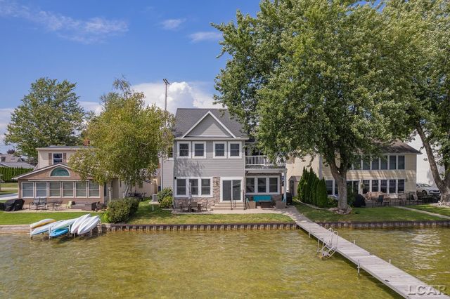 10950 W Ferndale Drive, Manitou Beach, MI 49253