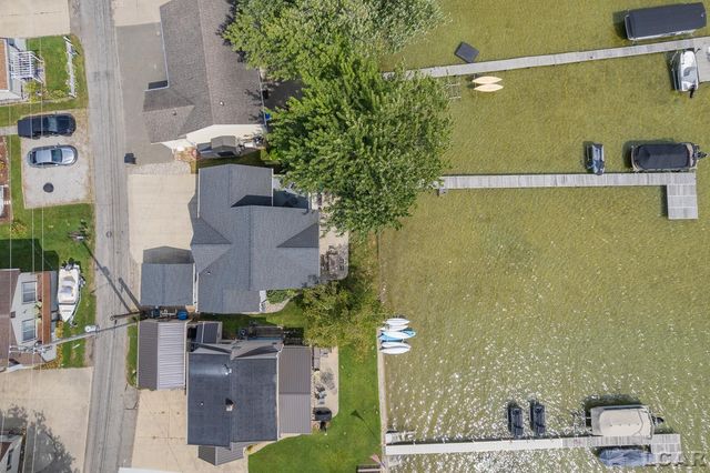 10950 W Ferndale Drive, Manitou Beach, MI 49253