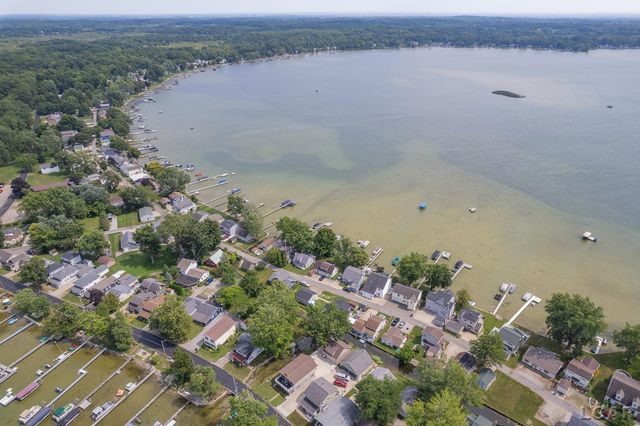 10950 W Ferndale Drive, Manitou Beach, MI 49253