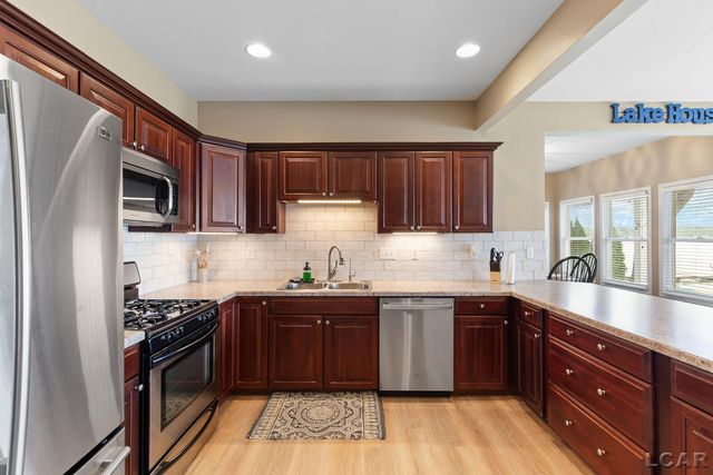 10950 W Ferndale Drive, Manitou Beach, MI 49253