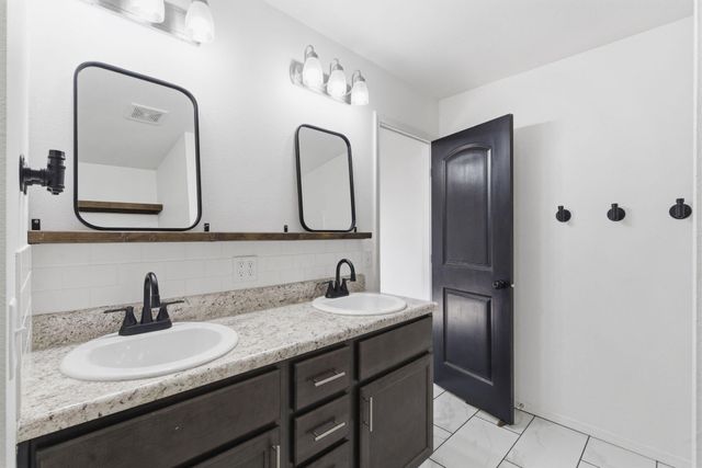 288 W Picardy Street, Republic, MO 65738