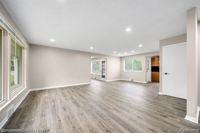 4912 S Clunbury Road, West Bloomfield, MI 48322