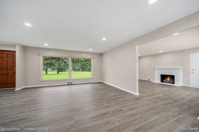 4912 S Clunbury Road, West Bloomfield, MI 48322