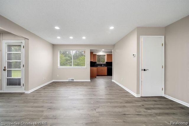 4912 S Clunbury Road, West Bloomfield, MI 48322