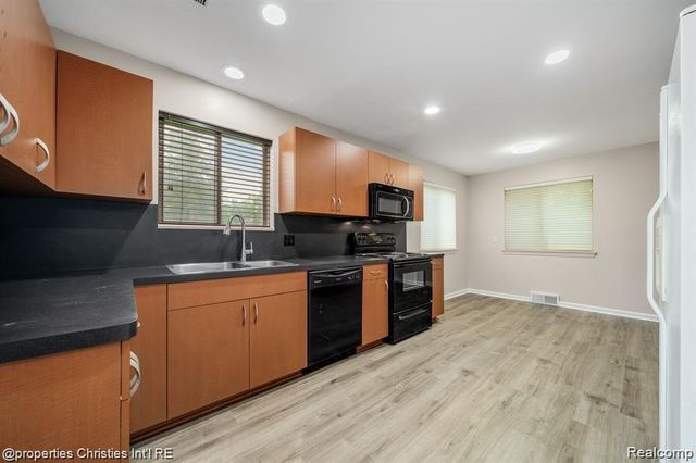 4912 S Clunbury Road, West Bloomfield, MI 48322