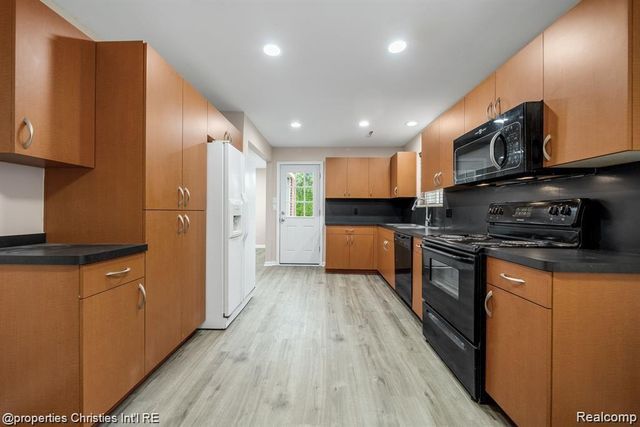 4912 S Clunbury Road, West Bloomfield, MI 48322