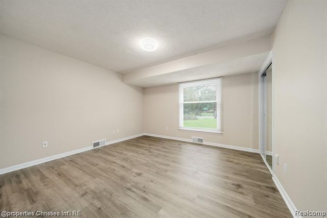 4912 S Clunbury Road, West Bloomfield, MI 48322