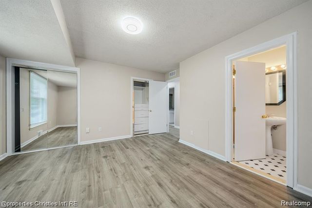 4912 S Clunbury Road, West Bloomfield, MI 48322