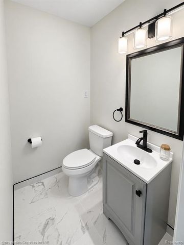 4912 S Clunbury Road, West Bloomfield, MI 48322