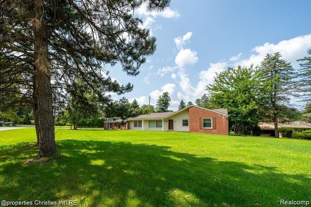 4912 S Clunbury Road, West Bloomfield, MI 48322