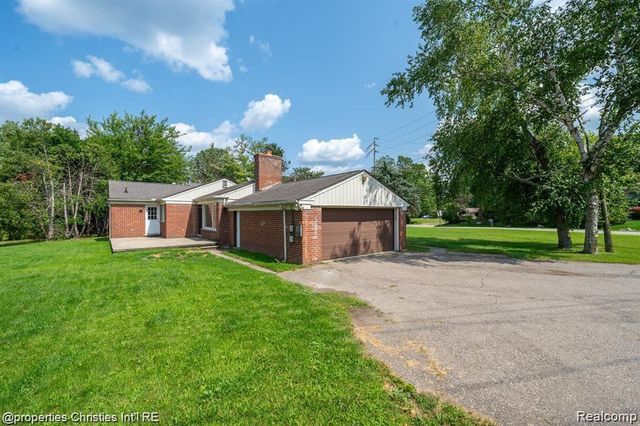 4912 S Clunbury Road, West Bloomfield, MI 48322