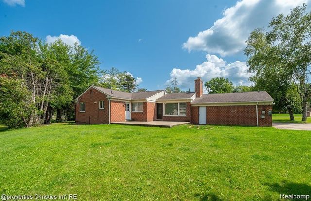 4912 S Clunbury Road, West Bloomfield, MI 48322