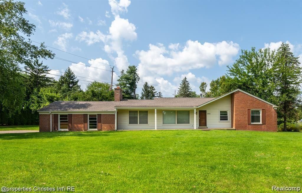 4912 S Clunbury Road, West Bloomfield, MI 48322