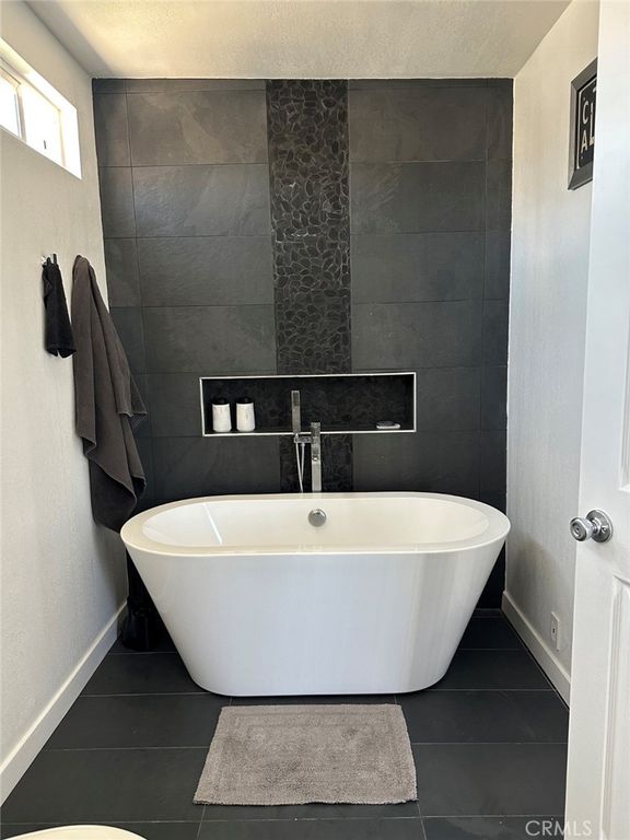 Image 14 of property listing at 2053 W 75th, Los Angeles, CA 90047