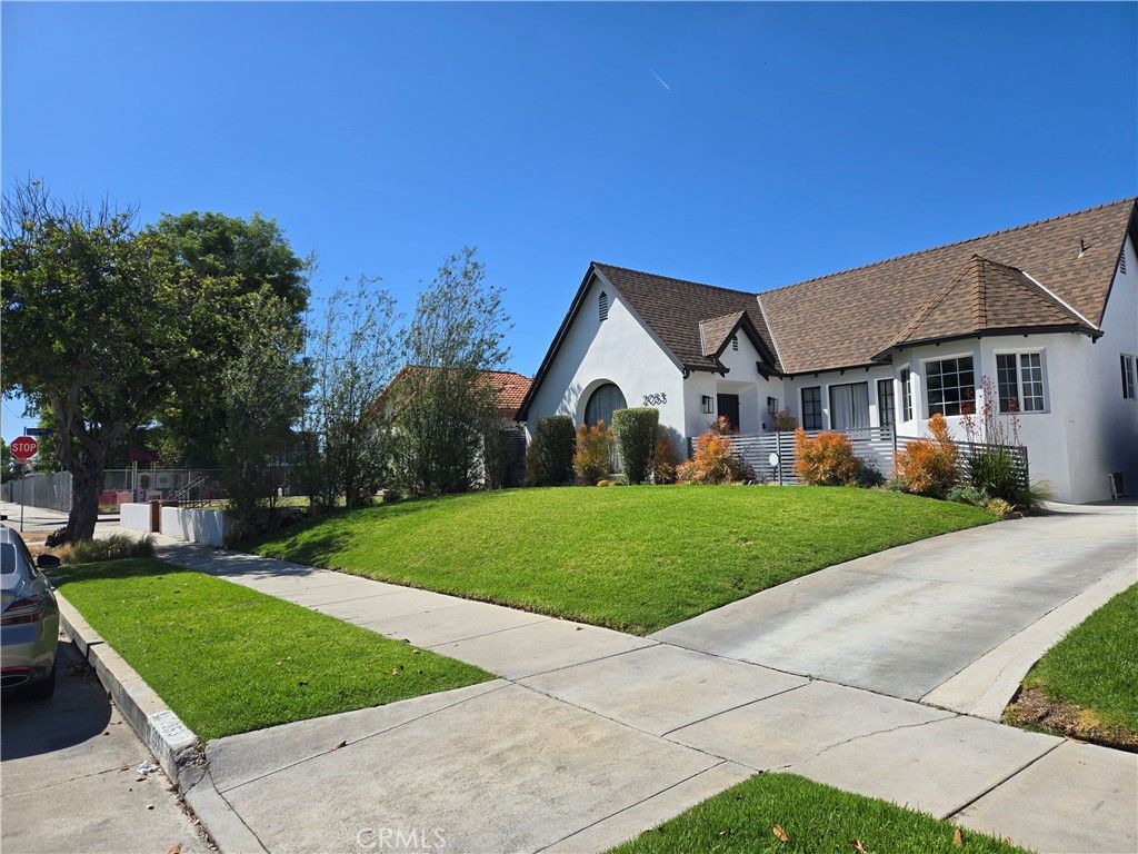 Image 4 of property listing at 2053 W 75th, Los Angeles, CA 90047