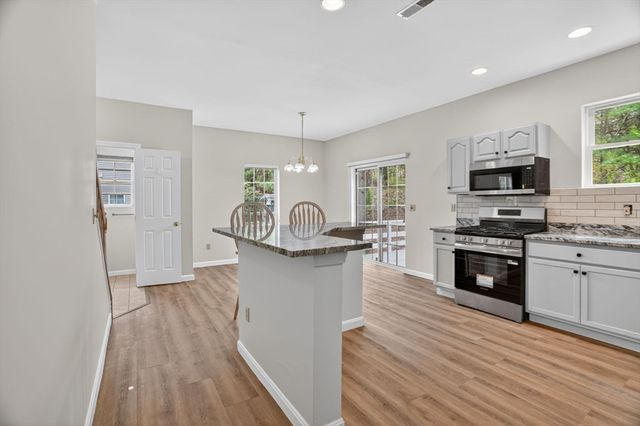 9 Grover Ln, Foxboro, MA 02035