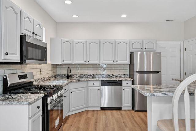 9 Grover Ln, Foxboro, MA 02035