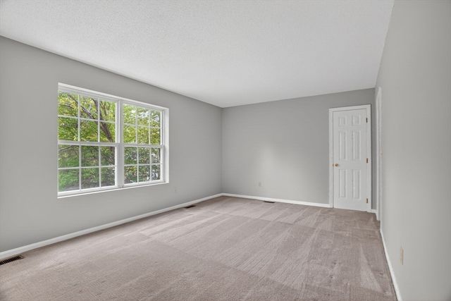 9 Grover Ln, Foxboro, MA 02035