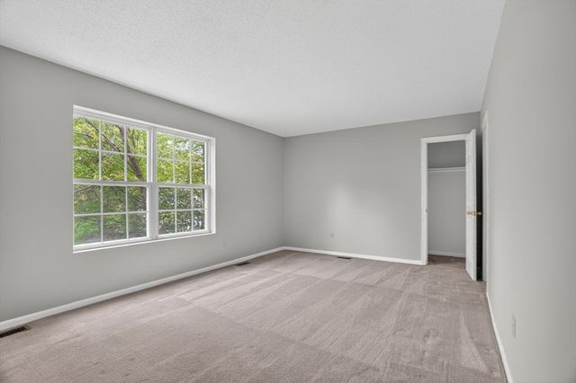 9 Grover Ln, Foxboro, MA 02035