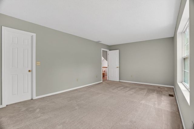 9 Grover Ln, Foxboro, MA 02035