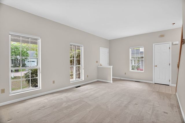 9 Grover Ln, Foxboro, MA 02035