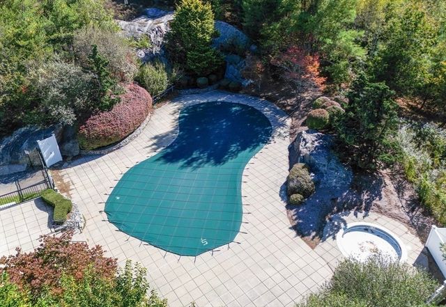 9 Grover Ln, Foxboro, MA 02035