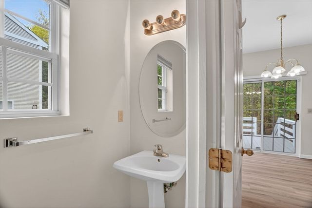 9 Grover Ln, Foxboro, MA 02035